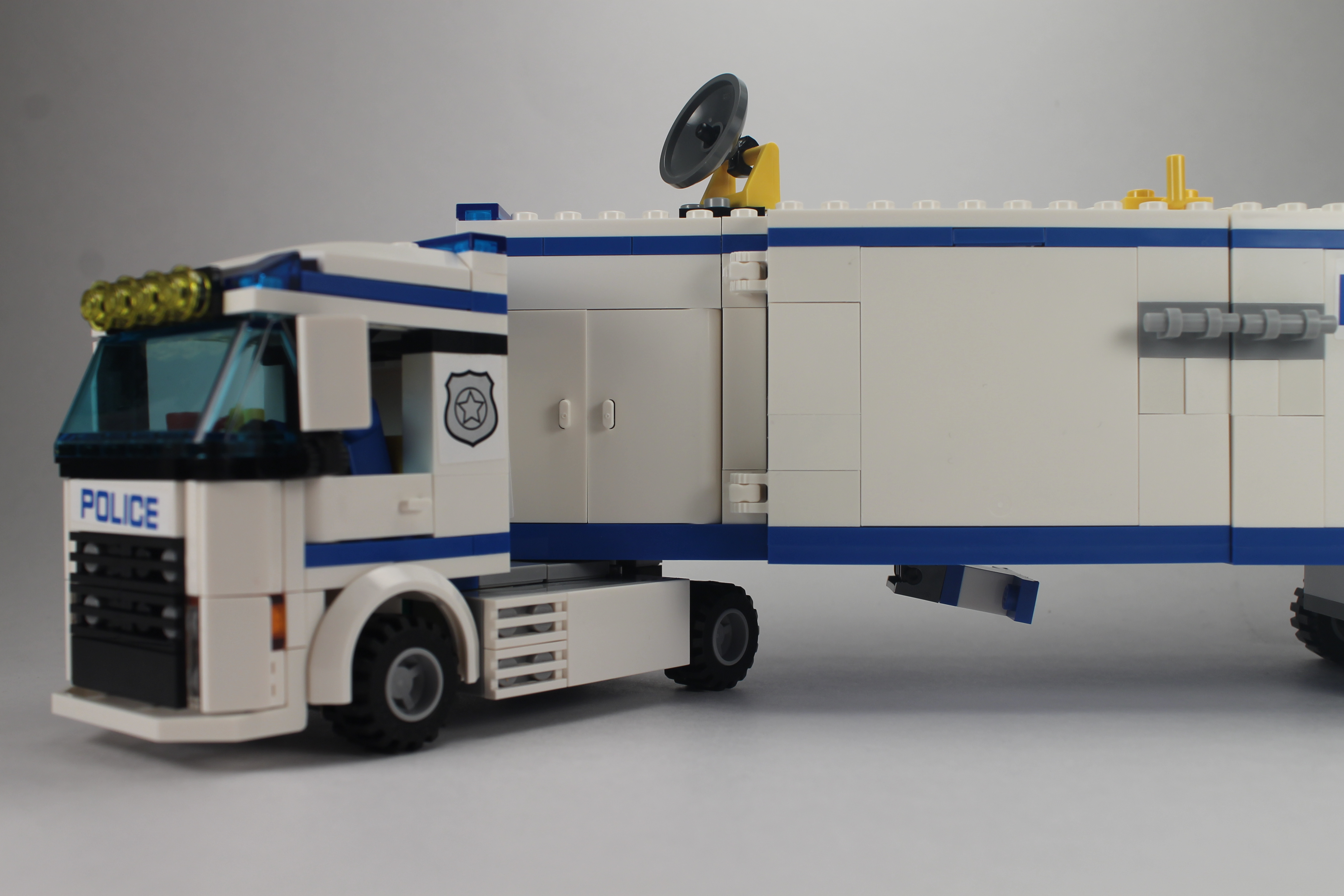 LEGO City mobile Police Unit 60044
